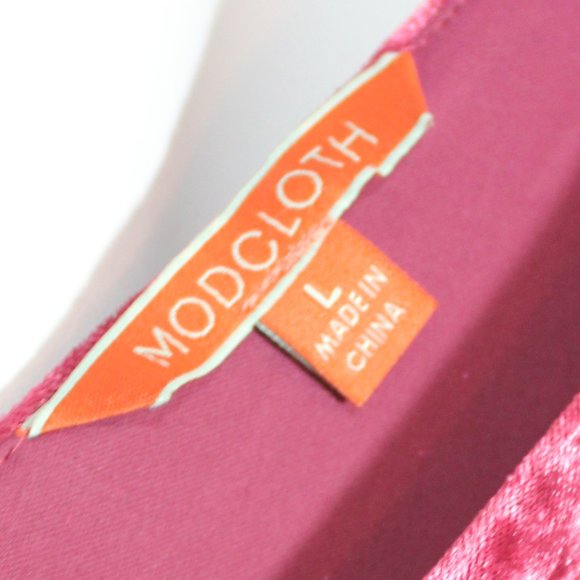 Splendor Spree Velvet Pleated Dress - Picture 5 of 8